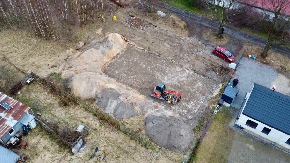 Wykop pod fundament — drone, budowa domu w Mikołowie