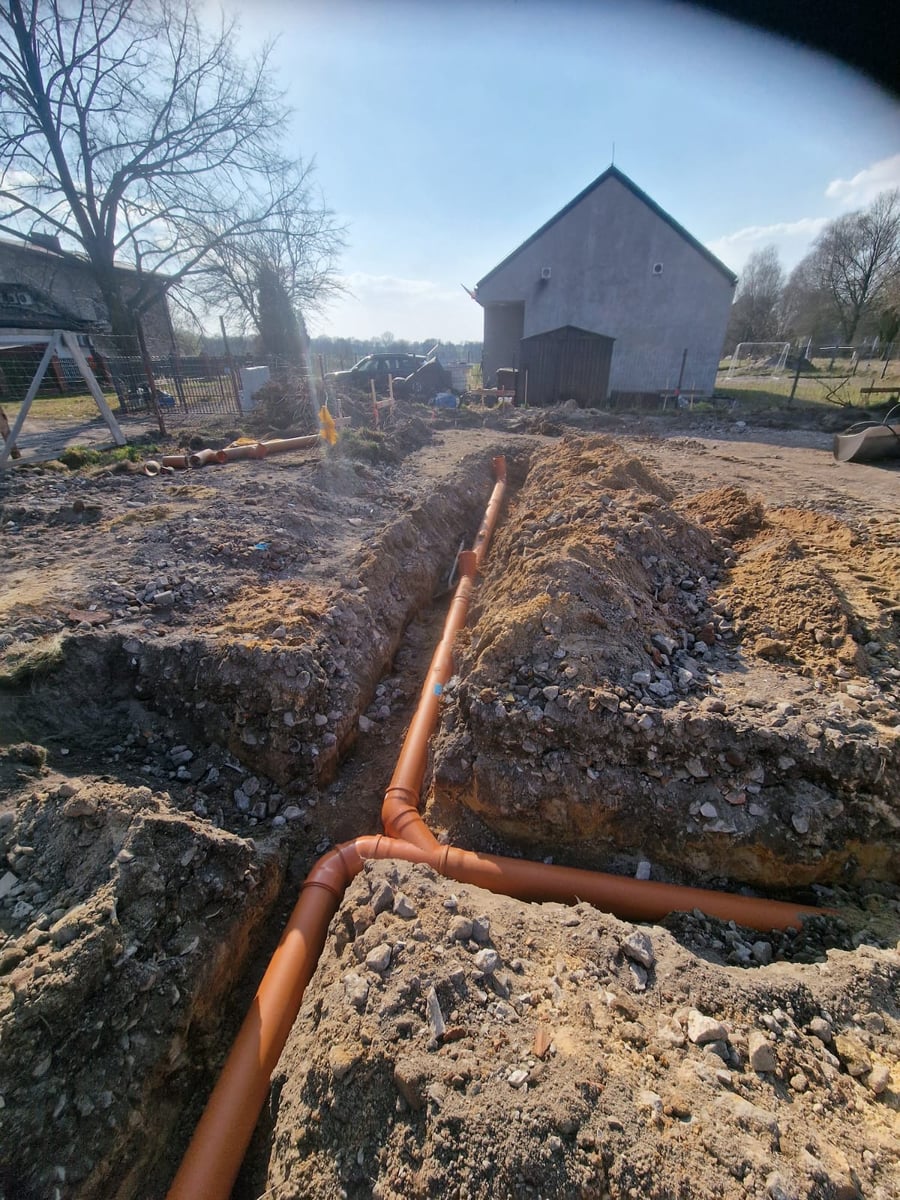 Przyłącze kanalizacji w wykopie — Mikołów