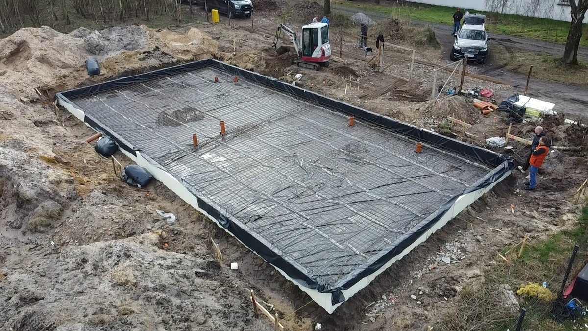 Zbrojenie płyty fundamentowej — widok z drona, Mikołów